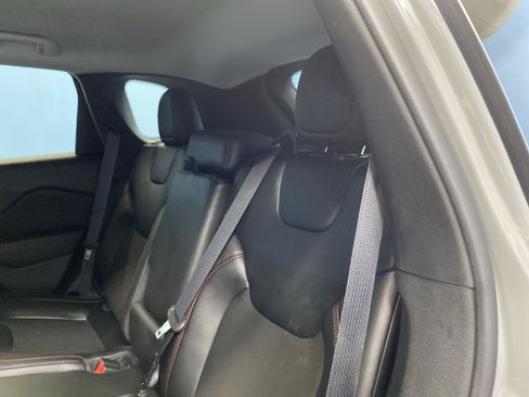 Used 2022 Jeep Cherokee Trailhawk image 32