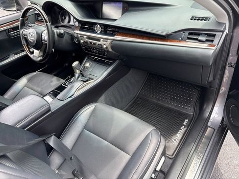 Used 2017 Lexus ES 350 w/ Navigation System Package FWD image 33
