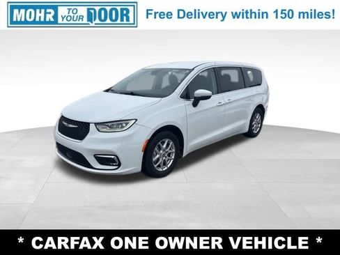 Used 2023 Chrysler Pacifica Touring-L image 1