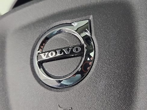 Certified 2026 Volvo XC40 B5 Plus AWD/4WD image 27