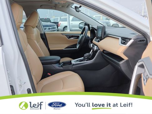 Used 2020 Toyota RAV4 XLE Premium image 34