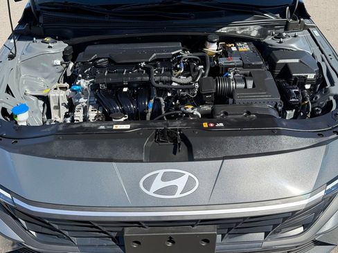 Used 2025 Hyundai Elantra SE FWD image 26