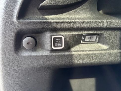 Used 2023 Jeep Grand Cherokee L Limited AWD/4WD image 12