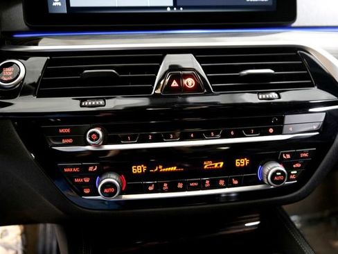 Used 2021 BMW 540i image 9