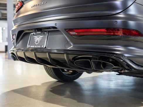 Used 2023 Bentley Bentayga AWD/4WD image 20