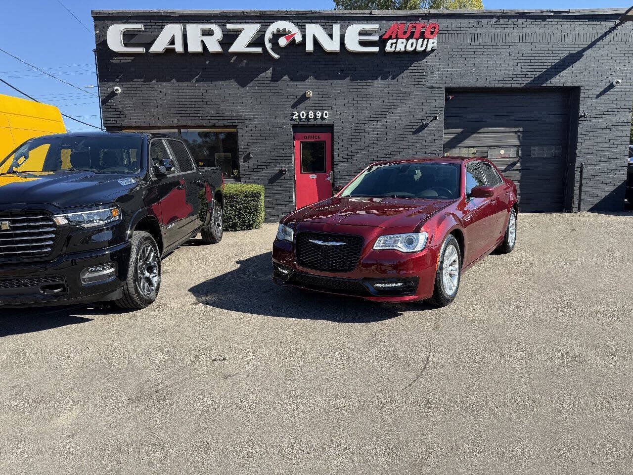 Used 2017 Chrysler 300 Limited RWD image 1