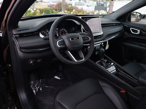 New 2026 Jeep Compass Latitude image 10