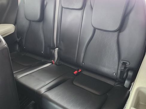 Used 2022 Kia Carnival EX FWD image 29