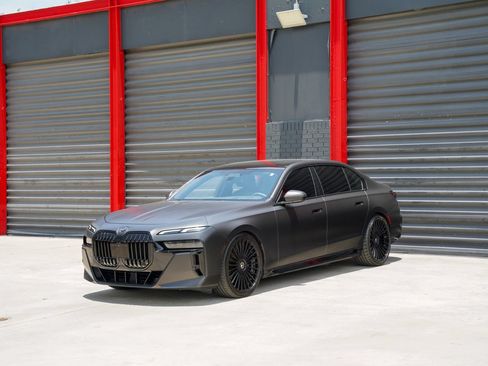 Used 2023 BMW 740i RWD image 1