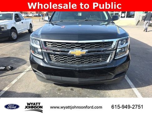 Used 2016 Chevrolet Suburban LT image 1