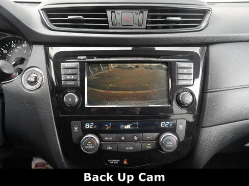 Used 2019 Nissan Rogue SV image 17