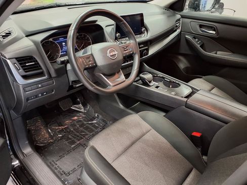 Used 2025 Nissan Rogue SV FWD image 17