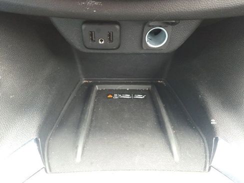 Used 2022 Chevrolet Traverse LT image 37