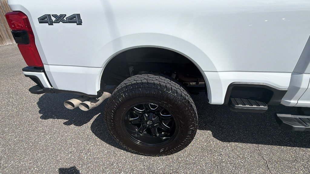 Used 2023 Ford F250 XLT w/ Black Appearance Package AWD/4WD image 11