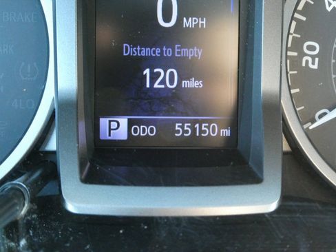 Used 2019 Toyota Tacoma Limited image 33