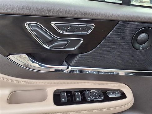 Certified 2022 Lincoln Corsair Reserve w/ Equipment Group 201A image 8