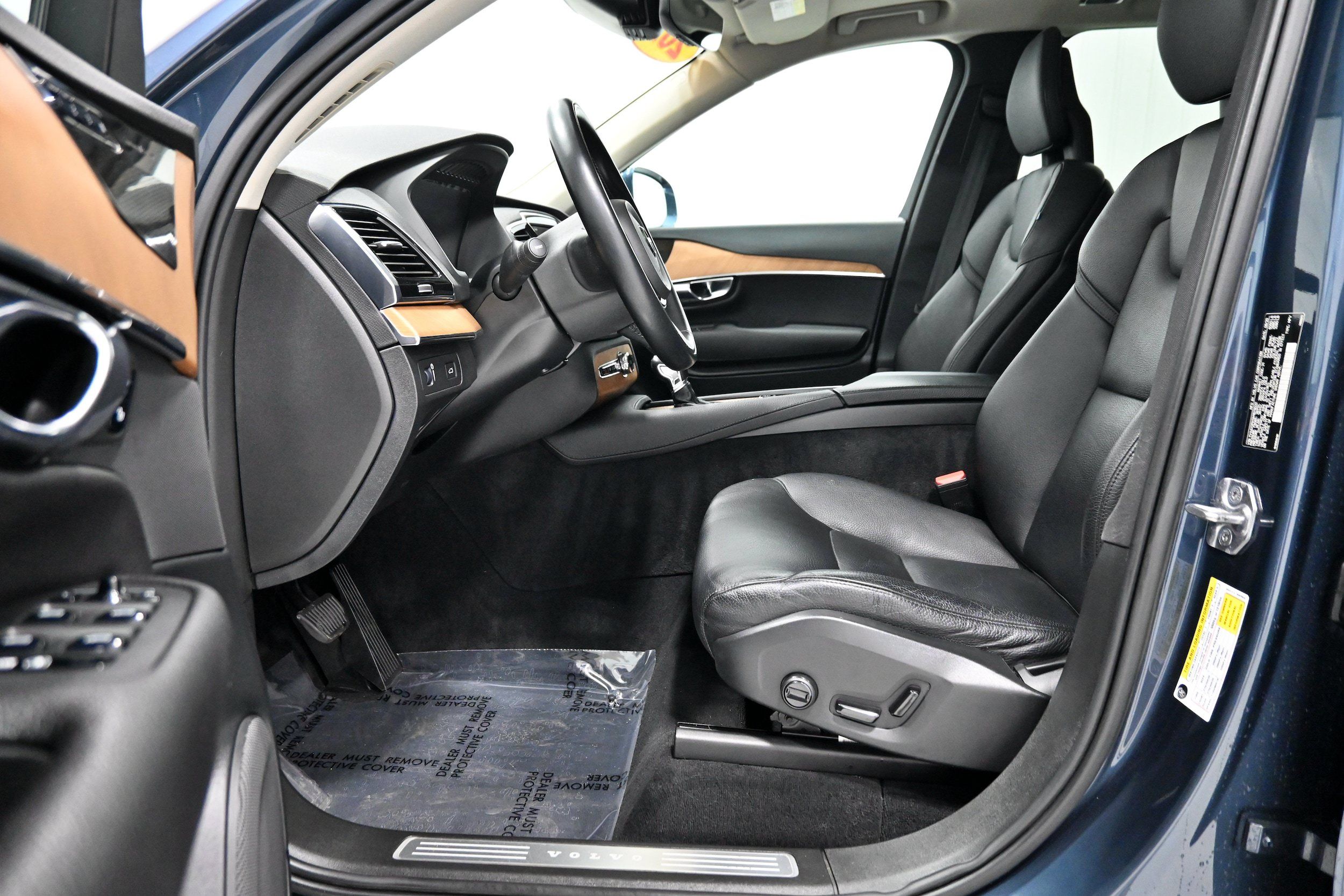 Used 2021 Volvo XC90 T6 Momentum w/ Protection Package Premier AWD/4WD image 5