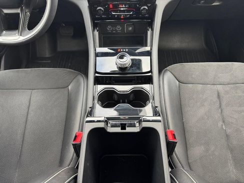 Used 2023 Jeep Grand Cherokee Altitude image 17