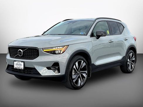 Used 2024 Volvo XC40 B5 Ultimate w/ Climate Package AWD/4WD image 3