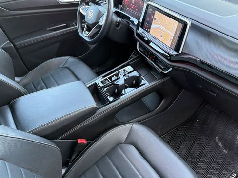 Used 2024 Volkswagen Atlas Cross Sport SEL R-Line image 16