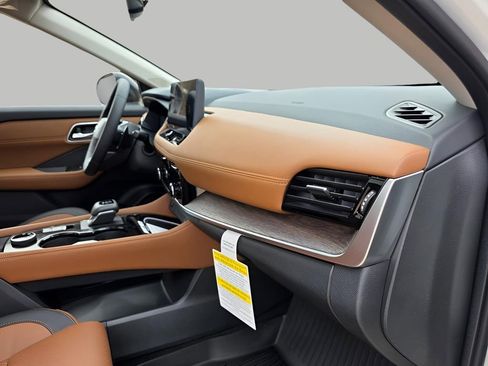 New 2026 Nissan Rogue Platinum image 14