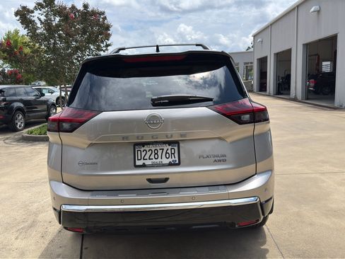 Used 2025 Nissan Rogue Platinum AWD/4WD image 4