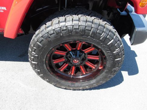 Used 2012 Jeep Wrangler Unlimited Sahara w/ Connectivity Group AWD/4WD image 13