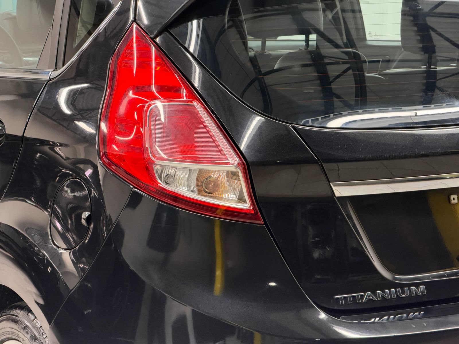 Used 2014 Ford Fiesta Titanium FWD image 12
