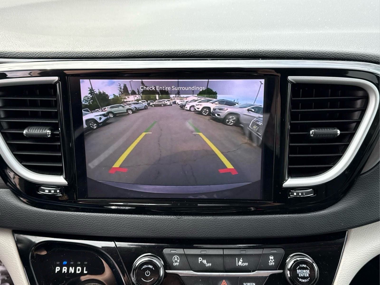Used 2023 Chrysler Pacifica Touring-L FWD image 21