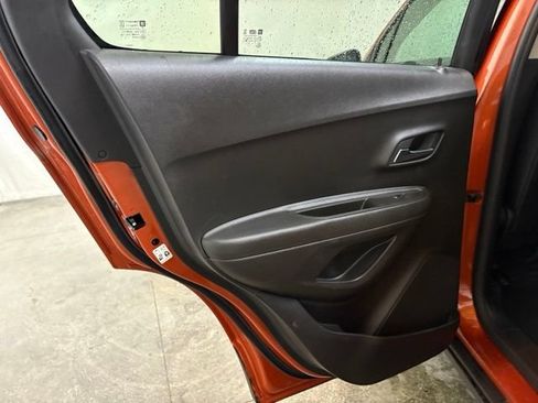 Used 2016 Chevrolet Trax LT w/ LT Sun and Sound Package AWD/4WD image 16