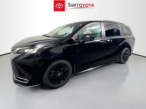 Used 2023 Toyota Sienna XLE FWD image 9