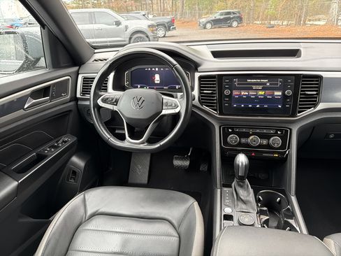 Used 2020 Volkswagen Atlas Cross Sport SEL Premium image 25