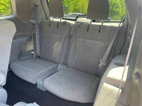 Used 2011 Toyota Highlander 4WD w/ Tech Pkg image 9