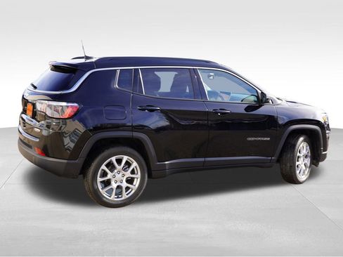 Used 2023 Jeep Compass Latitude image 4