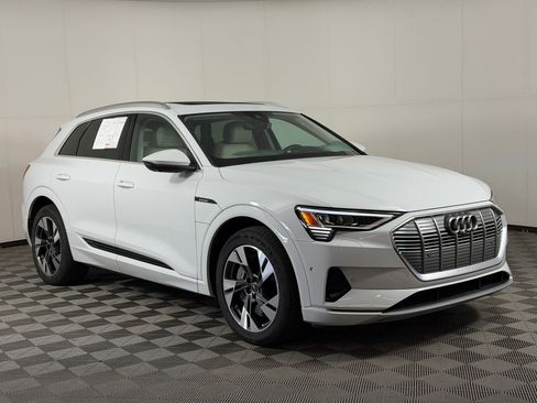 Used 2023 Audi e-tron Premium Plus w/ Premium Plus Package AWD/4WD image 7