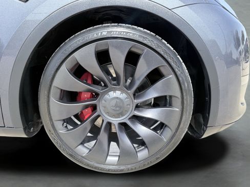 Used 2022 Tesla Model Y Performance image 7
