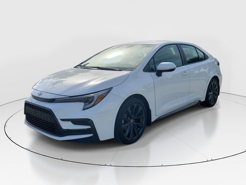 Certified 2026 Toyota Corolla SE FWD image 3