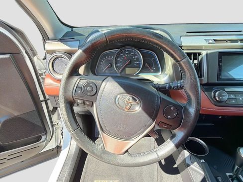 Used 2014 Toyota RAV4 Limited w/ Technology Package image 11