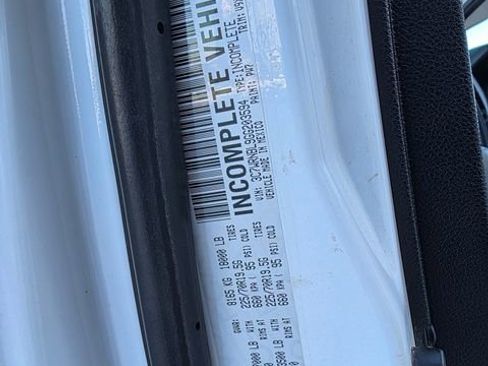 Used 2016 RAM 5500 Tradesman w/ Power & Remote Entry Group image 25