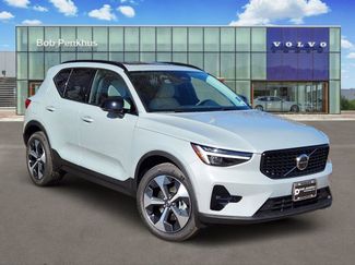 New 2026 Volvo XC40 B5 Plus w/ Protection Package Premier 360° Tour