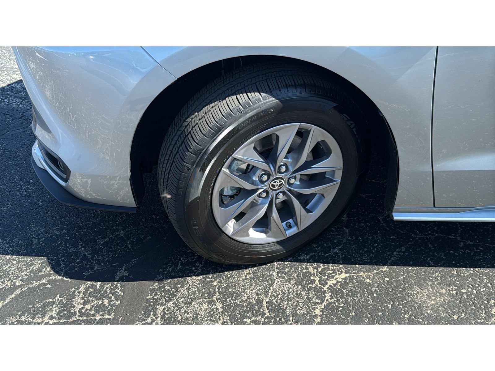 Certified 2025 Toyota Sienna XLE FWD image 12