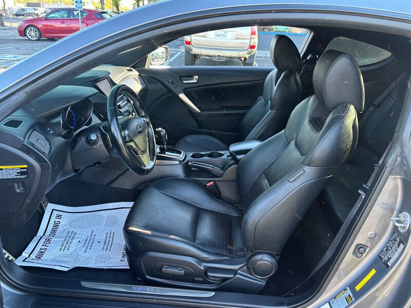 Used 2016 Hyundai Genesis Coupe 3.8 RWD image 7