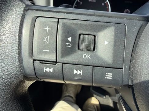 Used 2023 Nissan Rogue S FWD image 33