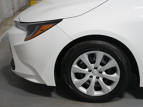 Certified 2025 Toyota Corolla LE w/ Convenience Package FWD image 5