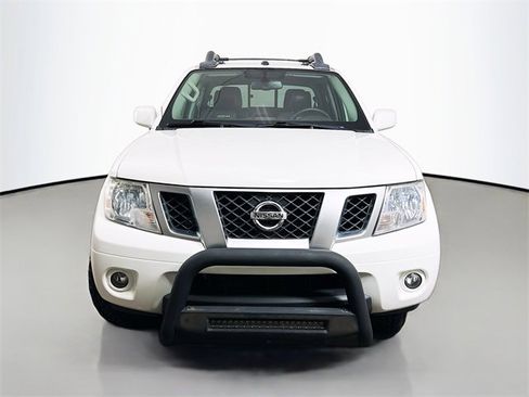 Used 2021 Nissan Frontier PRO-4X w/ Pro-4x Utility Package image 2