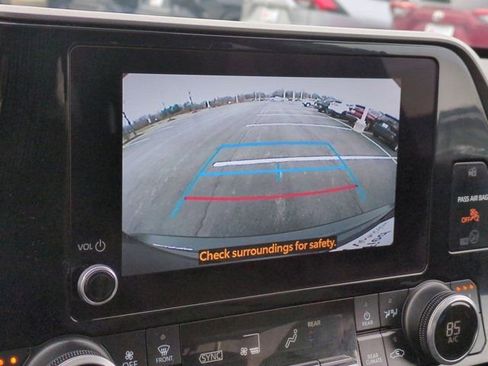 Certified 2024 Toyota Highlander XLE image 13