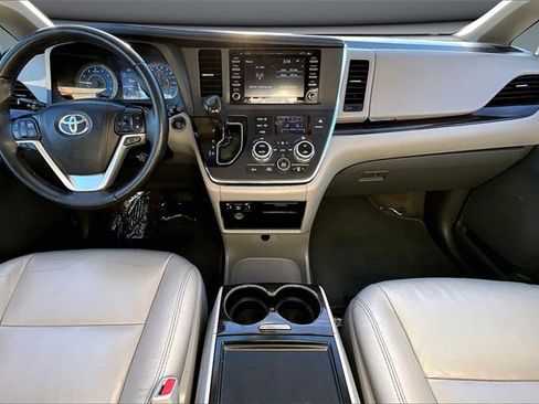 Used 2018 Toyota Sienna XLE Premium image 7
