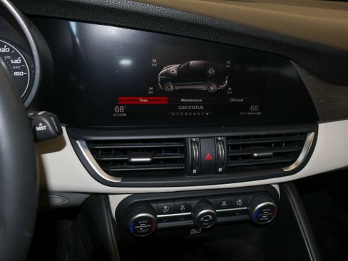 Used 2019 Alfa Romeo Giulia Ti AWD/4WD image 28