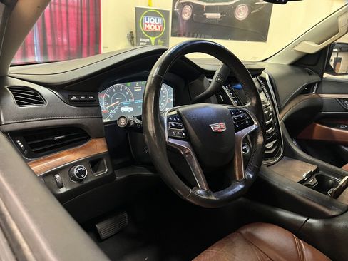 Used 2015 Cadillac Escalade ESV Luxury image 13