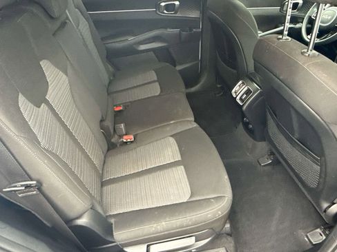 Used 2023 Kia Sorento LX image 29